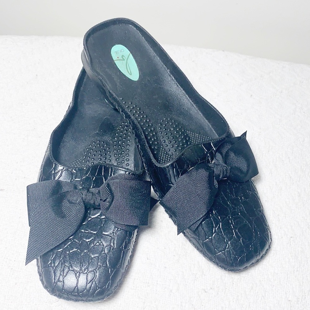 Okabashi women’s black slides with bow